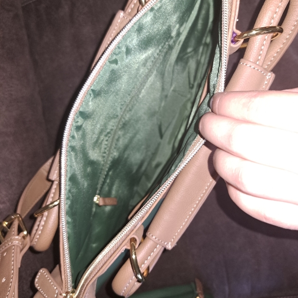 Green JM New York Travel Bag, with matching purse - Picture 6 of 6